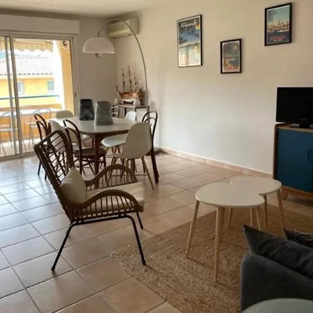 Apartament Warm And Spacious Flat With Balcony *