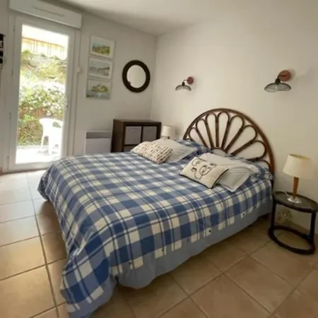Warm And Spacious Flat With Balcony * Saint-Mandrier-sur-Mer